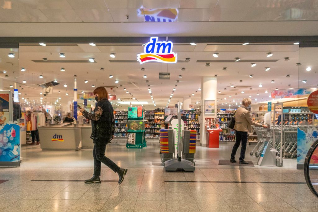Dm lancia un nuovo servizio online in concorrenza con Shop-Apotheke e DocMorris