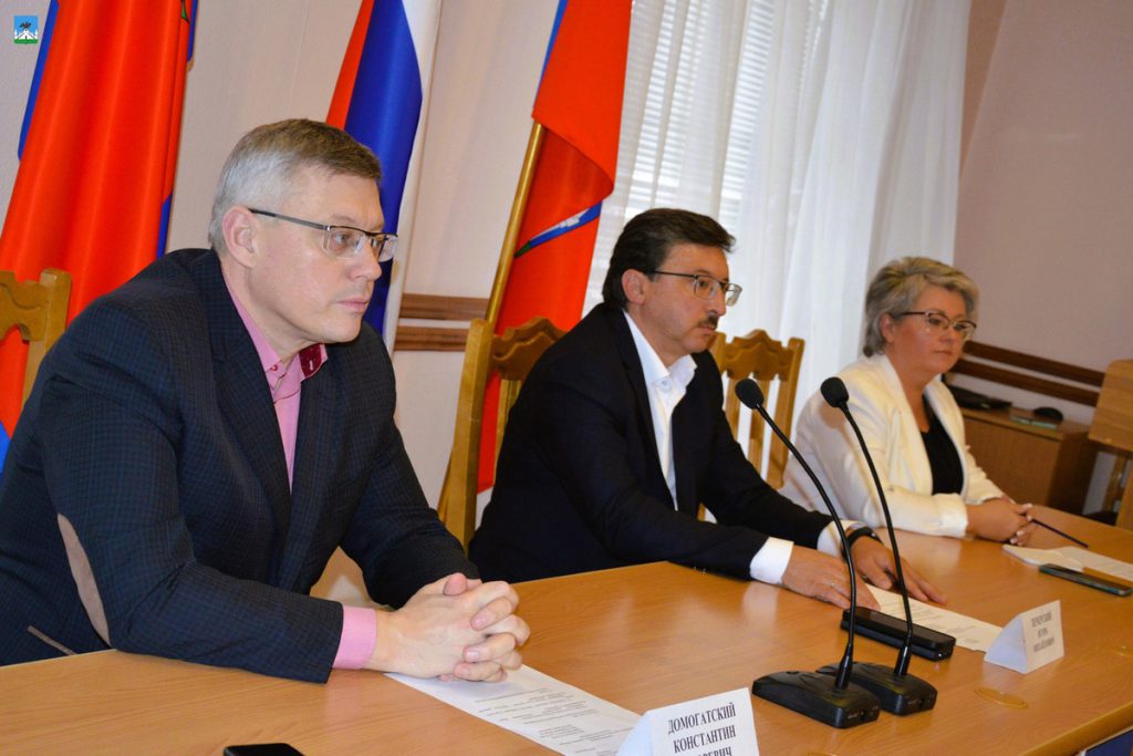 Prevenzione dell&#039;abbandono minorile e lotta contro il bullismo: il consiglio comunale di Orel si riunisce per discutere strategie efficaci