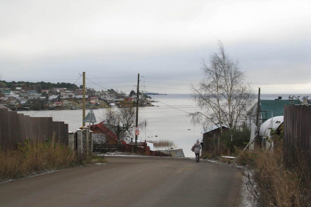 В отдаленном микрорайоне Петрозаводска подозрительный тип преследовал ребенка