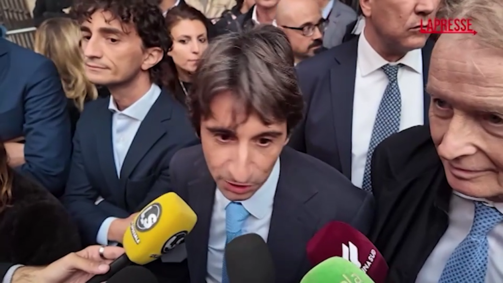 Manifestazione per la libertà di stampa a Roma: Fratelli d&#039;Italia si unisce alla protesta per difendere la libertà di espressione