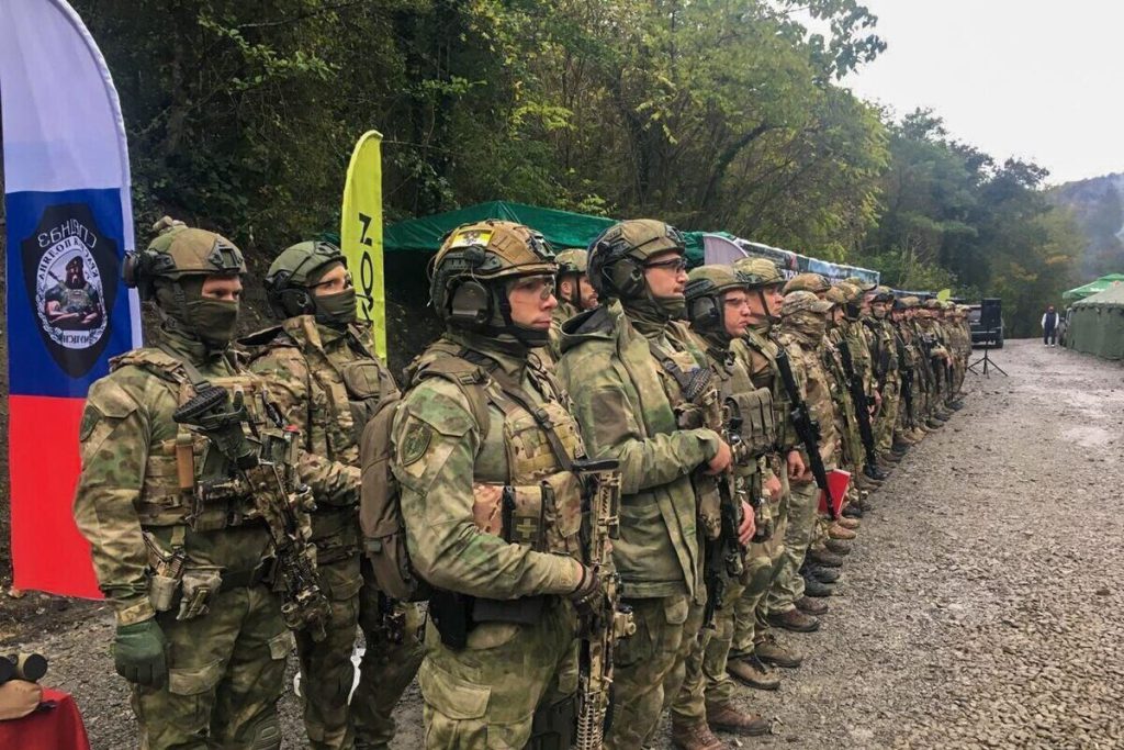 Campionato di tiro pratico per le forze dell&#039;ordine a Sochi: un&#039;opportunità per migliorare la preparazione e la sicurezza