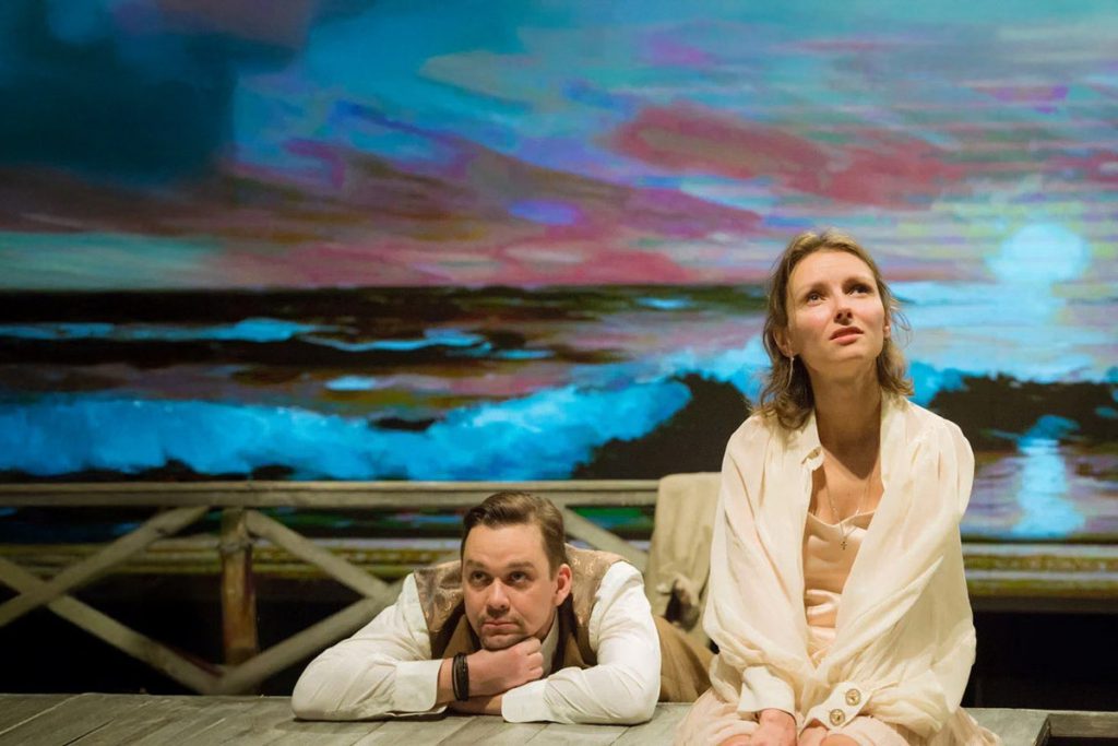 Московский Губернский театр представил в Курске «Даму с собачкой»