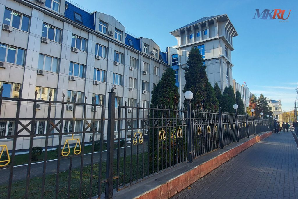 Калужанка за деньги легализовала 13 мигрантов