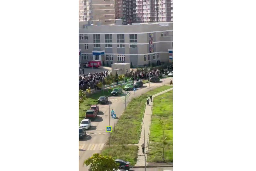 Из школы №111 в Краснодаре эвакуировали 700 человек