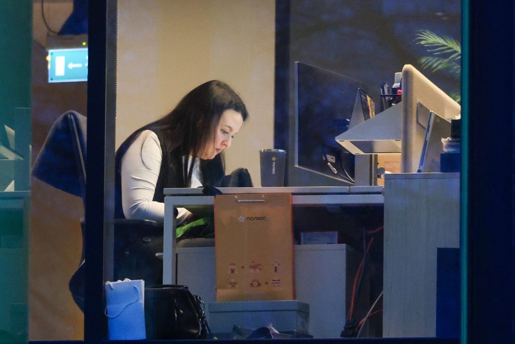 Эксперт объяснил, почему средняя зарплата в нескольких сферах превысила 200 тысяч рублей