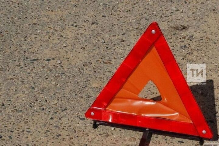 В Казани под колесами иномарки погибла женщина, переходившая дорогу в неположенном месте