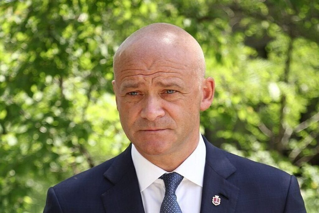 Десятки людей вышли на улицы Одессы после решения Зеленского