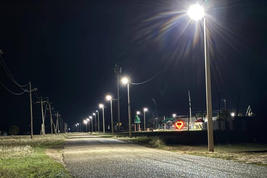 Еще в одном поселке Калмыкии провели уличное освещение