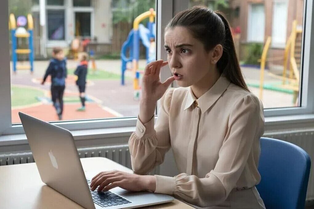 Truffa telefonica a Čeboksary: giovane educatrice perde 300mila rubli in una sola chiamata