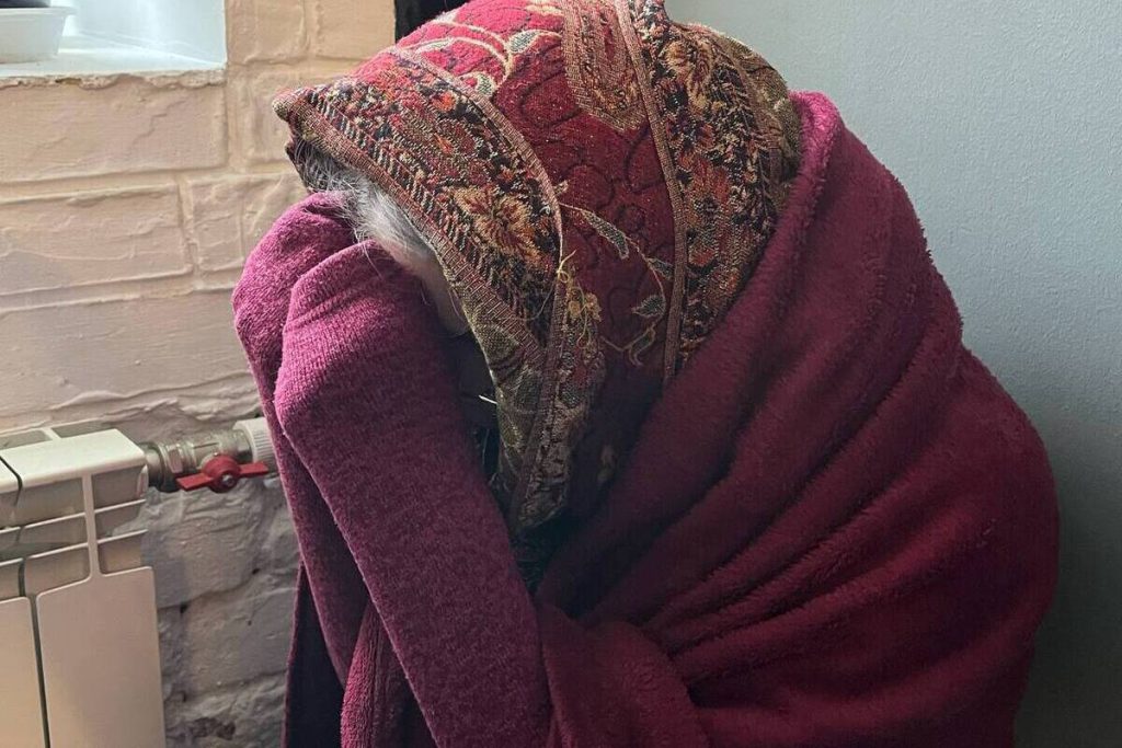 Truffa a San Pietroburgo: polizia arresta corriere con 15.000 dollari, anziana vittima di inganno