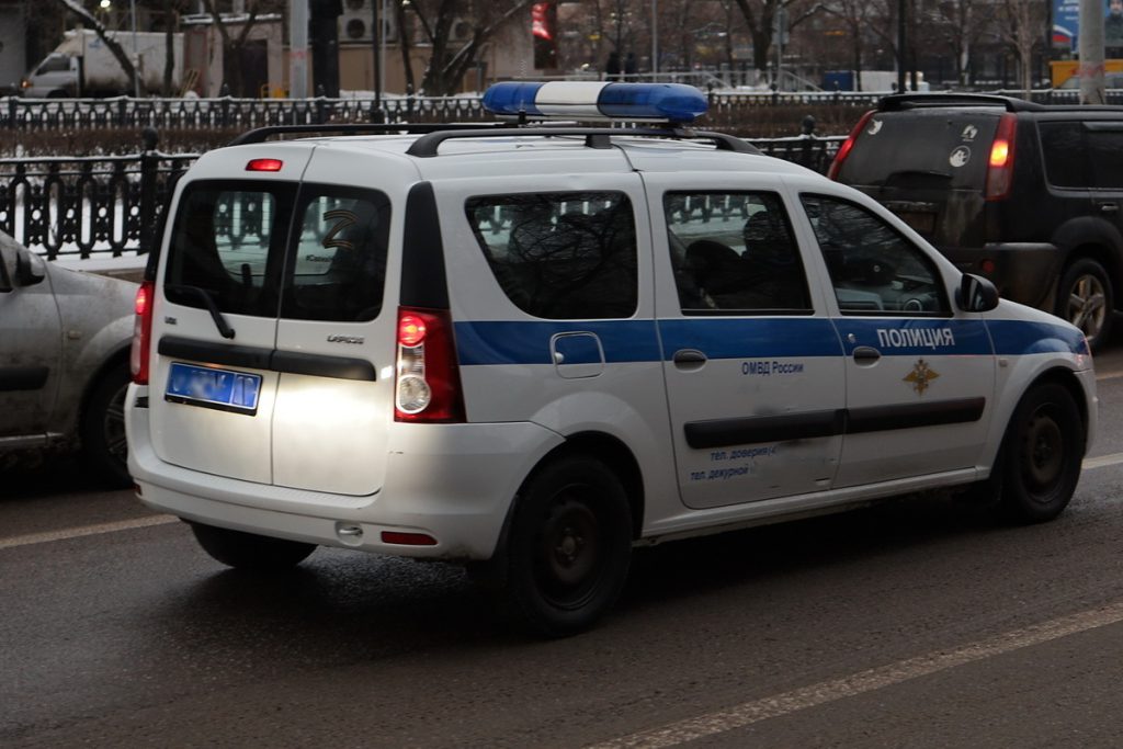 Мужчина жестоко избил ребенка на детской площадке в Москве