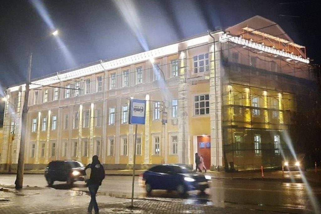 Здание Губернского земства в Костроме после капремонта обеспечили подсветкой
