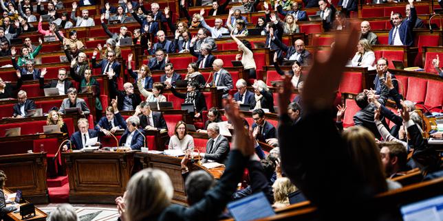 Bilancio 2026: la discussione sulla tassa Zucman rinviata a causa della lentezza dei dibattiti all&#039;Assemblea Nazionale 

Approfondimento
I dibattiti all&#039;Assemblea Nazionale sul bilancio 2026 sono stati caratterizzati da una lentezza che ha impedito di esaminare la possibilità di introdurre una &quot;tassa Zucman&quot;, ovvero una tassa sui grandi patrimoni. Questo tema è stato oggetto di discussione in passato, ma non è stato possibile affrontarlo in questa sede.

Possibili Conseguenze
La mancata discussione sulla tassazione dei grandi patrimoni potrebbe avere conseguenze significative sul bilancio 2026. La possibilità di introdurre una &quot;tassa Zucman&quot; potrebbe avere un impatto sulla redistribuzione della ricchezza e sulla riduzione delle disuguaglianze economiche.

Opinione
Non è possibile esprimere un&#039;opinione in merito alla mancata discussione sulla tassazione dei grandi patrimoni, in quanto si tratta di un fatto oggettivo. Tuttavia, è possibile notare che la lentezza dei dibattiti all&#039;Assemblea Nazionale potrebbe essere dovuta a una serie di fattori, tra cui la complessità del tema e la necessità di trovare un consenso tra i vari partiti politici.

Analisi Critica dei Fatti
I fatti relativi alla mancata discussione sulla tassazione dei grandi patrimoni sono chiari: i dibattiti all&#039;Assemblea Nazionale sono stati lenti e non hanno permesso di affrontare questo tema. Tuttavia, è possibile analizzare le possibili ragioni dietro questa lentezza, tra cui la complessità del tema e la necessità di trovare un consenso tra i vari partiti politici.

Relazioni con altri fatti
La mancata discussione sulla tassazione dei grandi patrimoni è legata ad altri fatti, come la defiscalizzazione delle ore supplementari e la soppressione del congelamento della scala dell&#039;imposta. Questi temi sono stati oggetto di discussione all&#039;Assemblea Nazionale e hanno avuto un impatto sul bilancio 2026.

Contesto storico
La discussione sulla tassazione dei grandi patrimoni non è un tema nuovo. In passato, ci sono state numerose discussioni e proposte in merito alla possibilità di introdurre una &quot;tassa Zucman&quot;. Tuttavia, non è stato possibile trovare un consenso tra i vari partiti politici e il tema è stato oggetto di dibattiti accesi.

Fonti
La fonte di questo articolo è Le Monde. L&#039;articolo originale può essere trovato al seguente link: Budget 2026 : à l’Assemblée nationale, les débats s’éternisent, reportant l’examen d’une éventuelle « taxe Zucman »