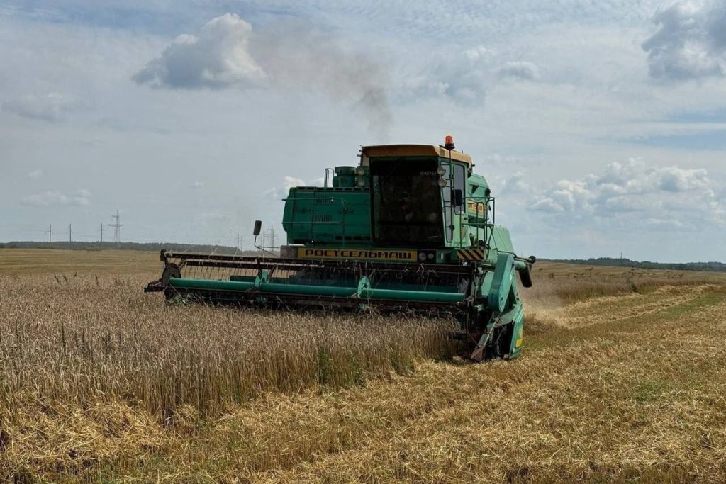 Василий Анохин поздравил смолян с Днем работников сельского хозяйства
