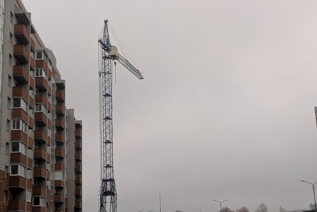 La regione di Vologda raggiunge risultati record nel reinsediamento dalle abitazioni pericolose e nella risoluzione dei problemi dei costruttori truffati