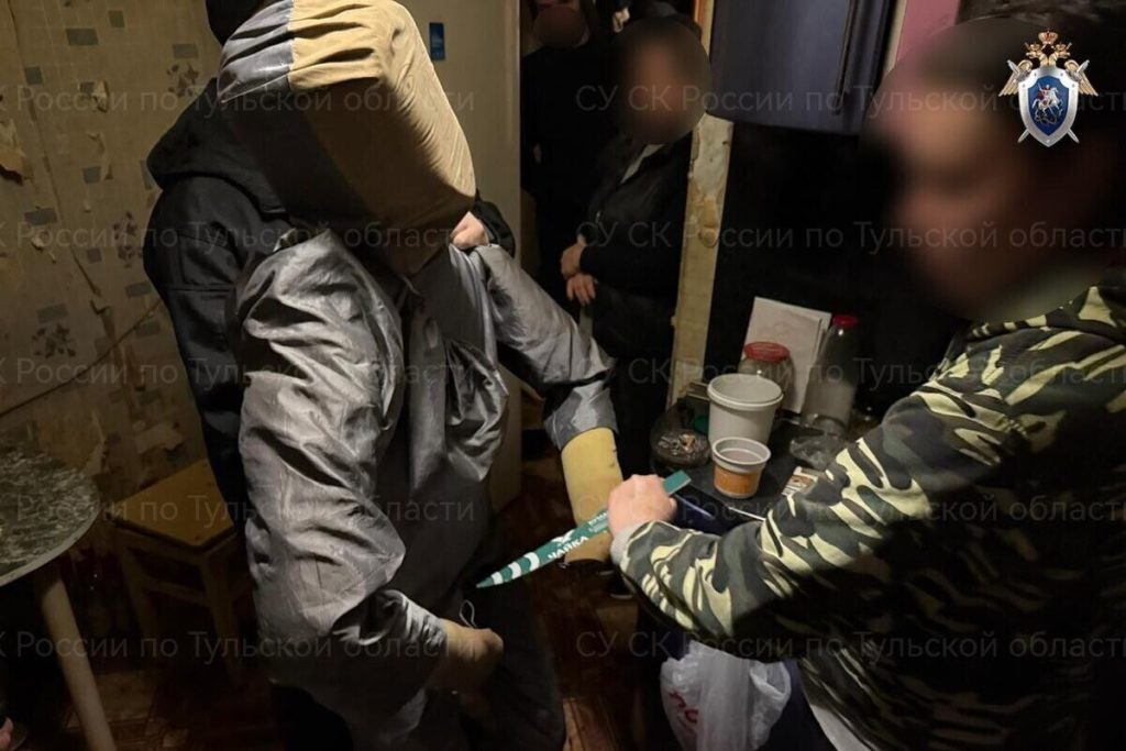 Uomo ucciso con un colpo di coltello in un appartamento a Uzlaja donna arrestata e indagine in corso