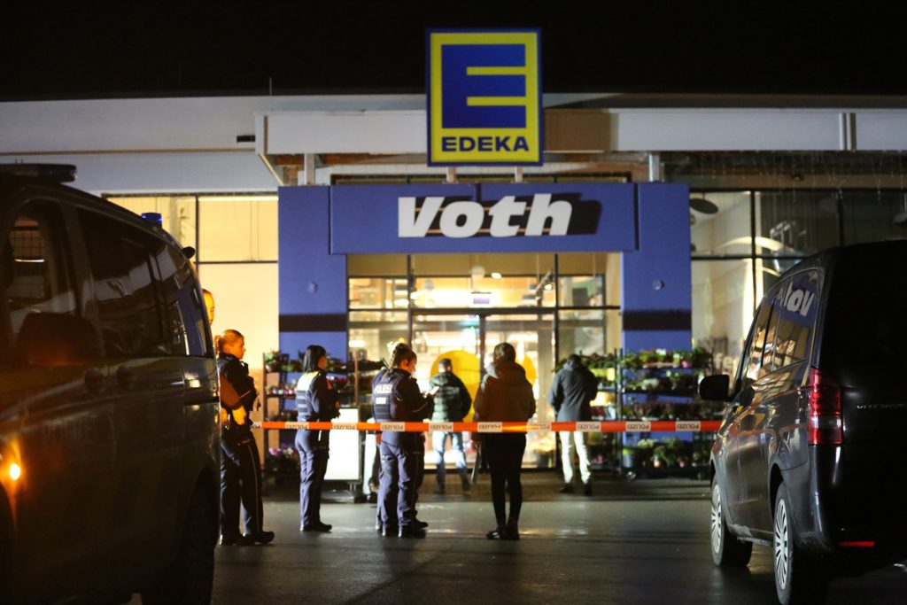 Brutale Bluttat bei Edeka in Lemgo (NRW) ++ Jugendlicher erstochen