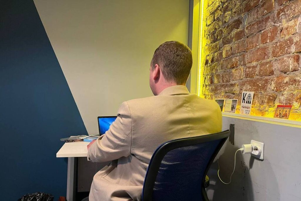 Две трети новгородских выпускников нашли работу благодаря Центру занятости