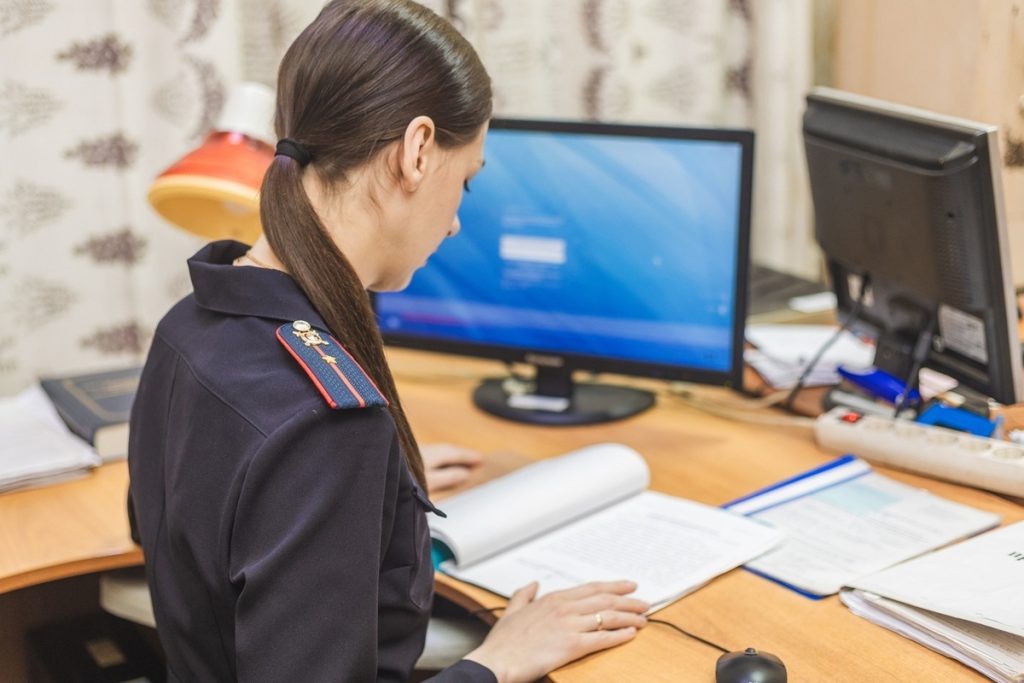 Donna d&#039;affari russa accusata di truffa con crediti: le possibili conseguenze e il contesto della notizia