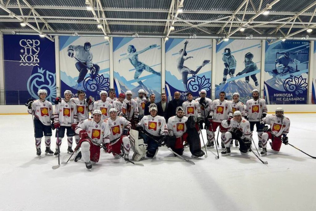 Серпуховские хоккеисты начали сезон с триумфальной победы