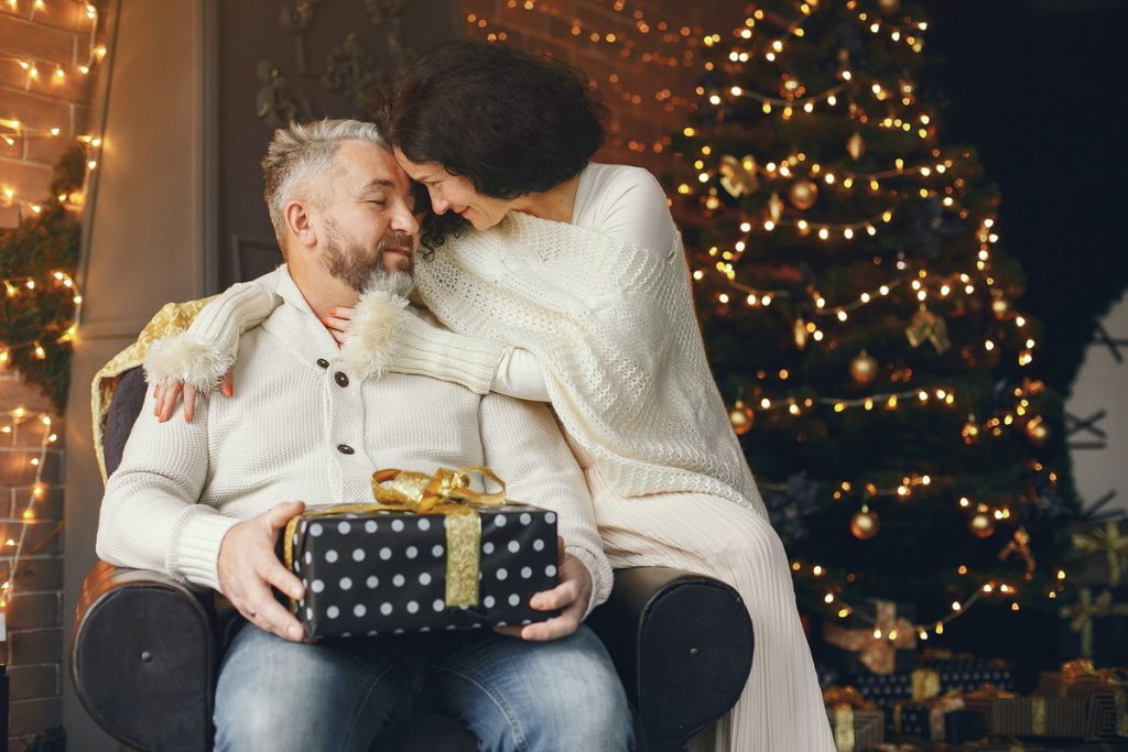 I Nomi che Portano Fortuna in Amore dopo i 40: Scopri i Tre Nomi Femminili più Fortunati