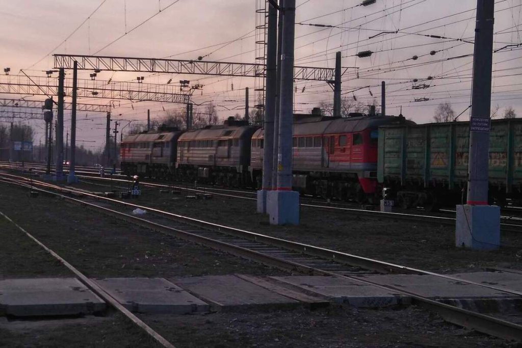 Машинист и его помощник в Карелии слили 393 литра дизельного топлива из тепловоза