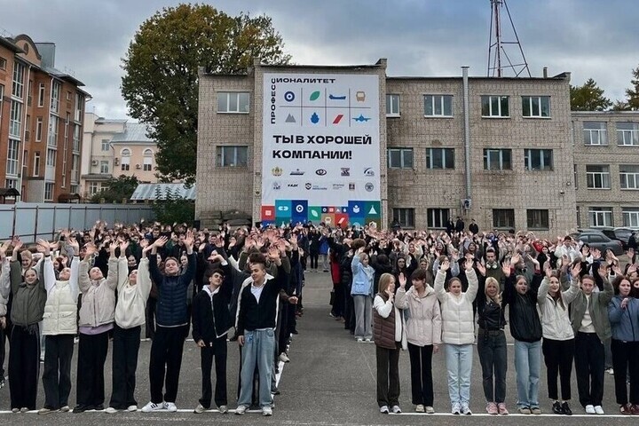 Putin Ringrazia il Collegio dei Trasporti di Kostroma per il Lavoro di Eccellenza nella Formazione di Giovani Specialisti