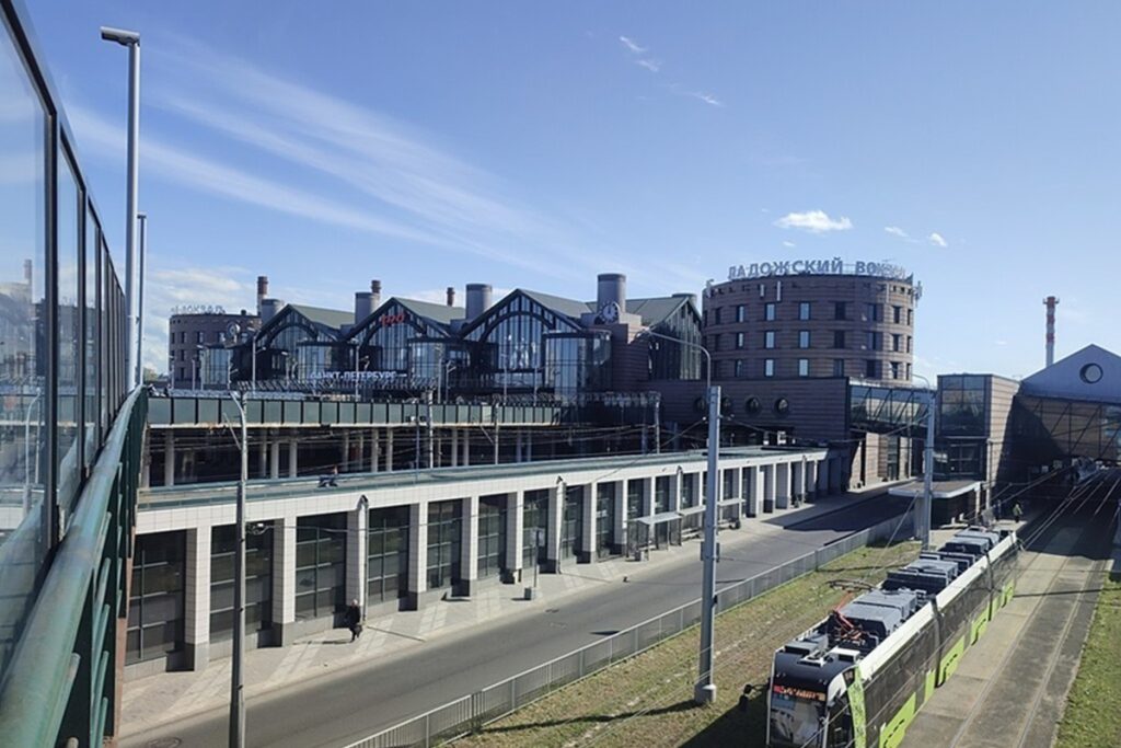 Крыша обвалилась на Ладожском вокзале Петербурга