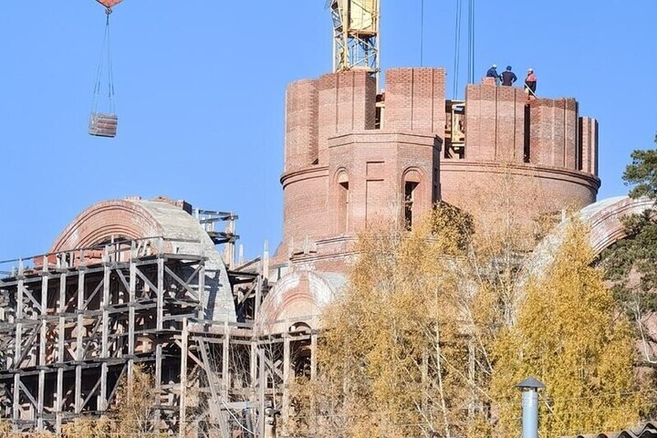 Строящийся храм в Снежинске достиг высоты девятиэтажного дома