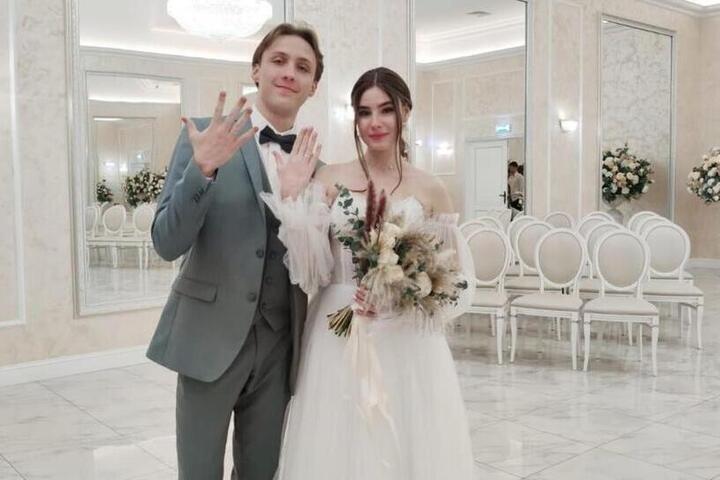 Вожатые из Рязани поженились после игровой свадьбы в детском лагере