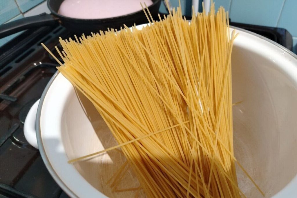 В День макарон петербуржцам напомнили о существовании пасты «впросырь»