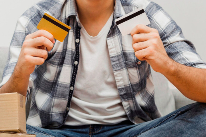 У жителя Брянска мужчина украл почти 70 тысяч рублей