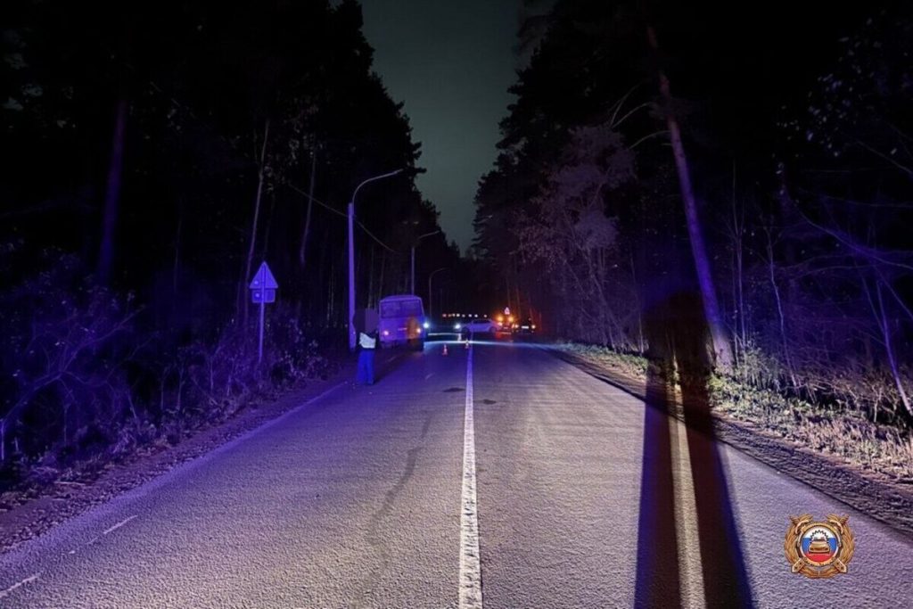 В Твери пешеход попал под колеса автобуса: пострадавший доставлен в реанимацию