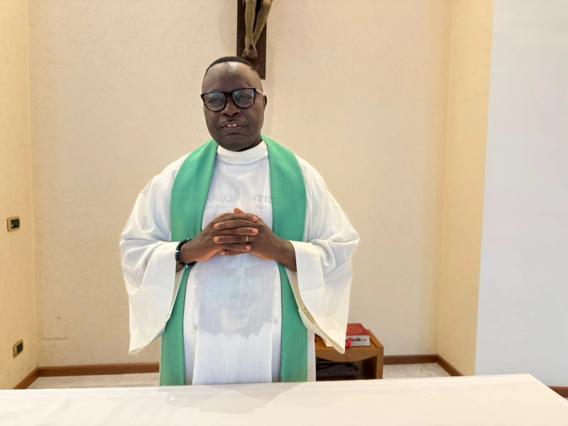 Padre Konteh e la missione di guarigione della Sierra Leone: un esempio di fede e carità in azione