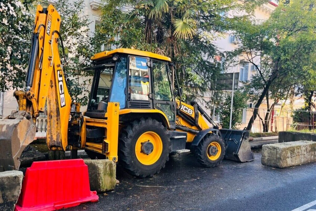 В Сочи провели плановые работы на теплосетях перед началом отопительного сезона