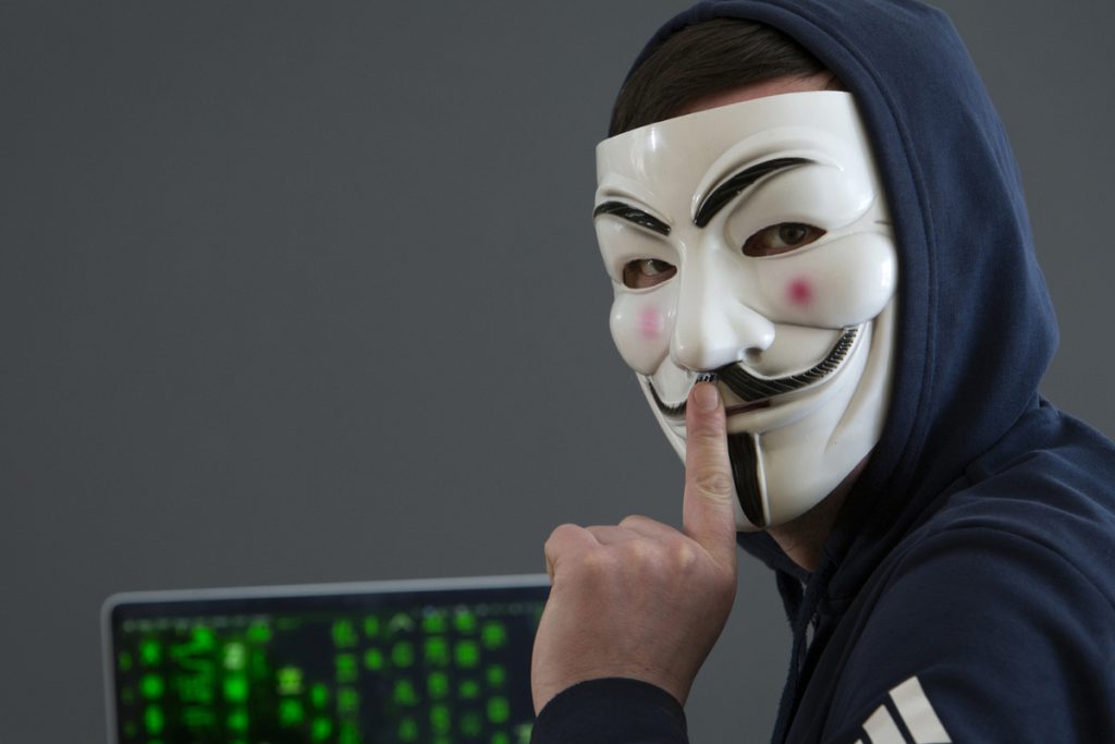 Хакеры оскорбили Трампа и Нетаньяху через громкоговорители аэропортов США и Канады