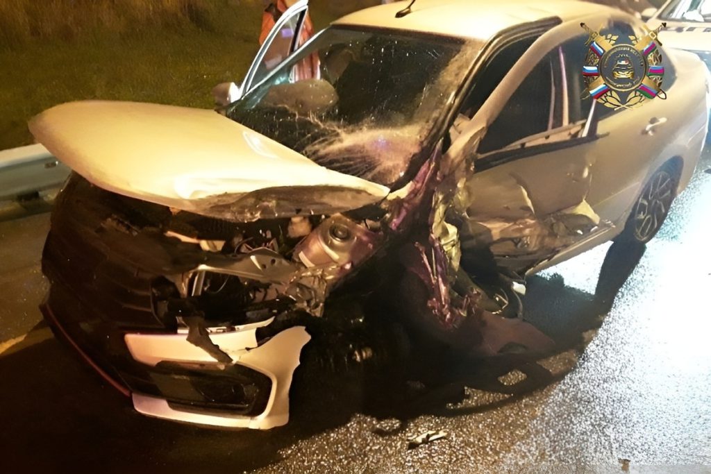 В лобовом ДТП с легковушками под Анапой пострадали два человека