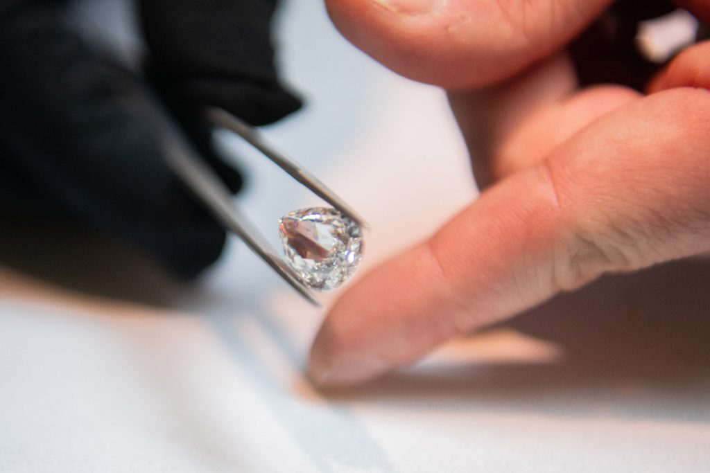 Американец нашел большой камень в Кратере Алмазов