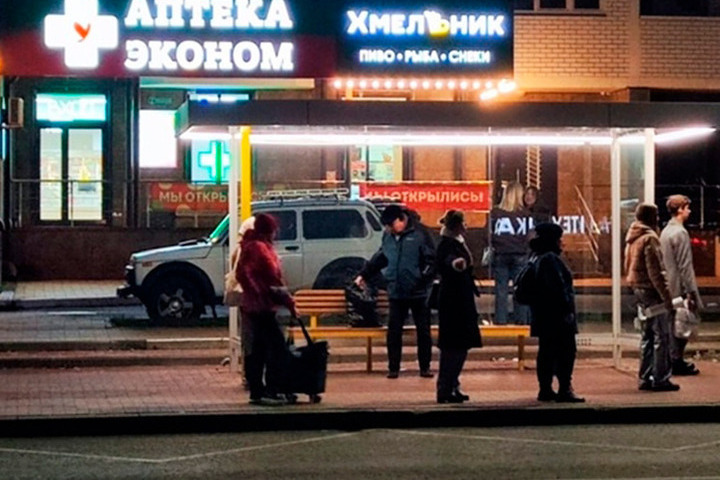 В Брянске на Горбатова установили новые автопавильоны