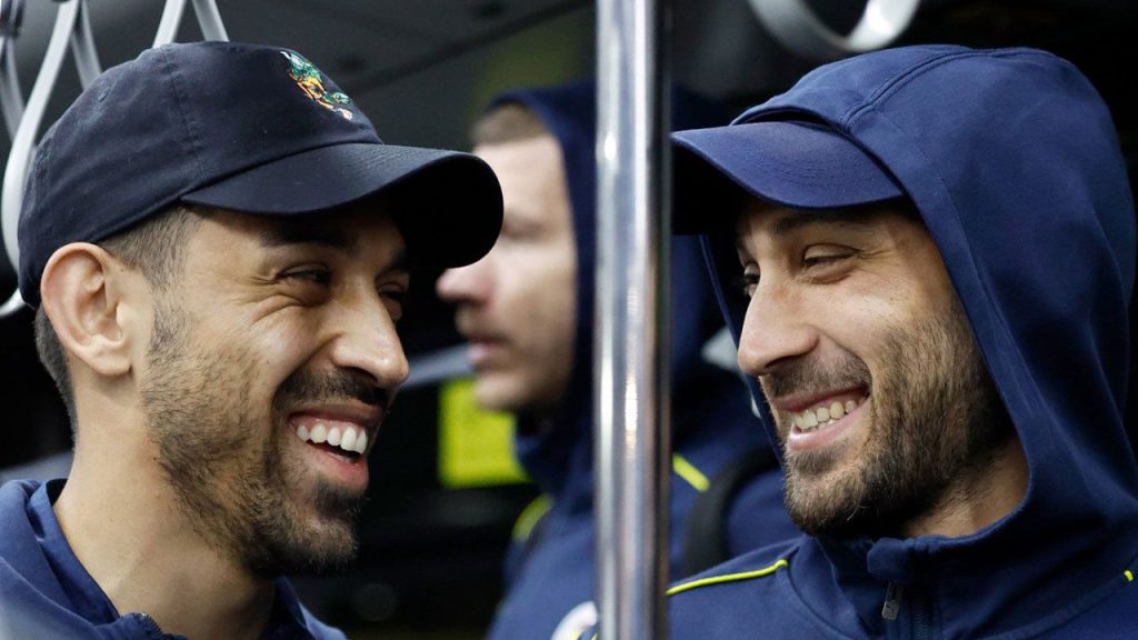 Fenerbahçe&#039;de deprem: İki yıldız resmen kadro dışı bırakıldı