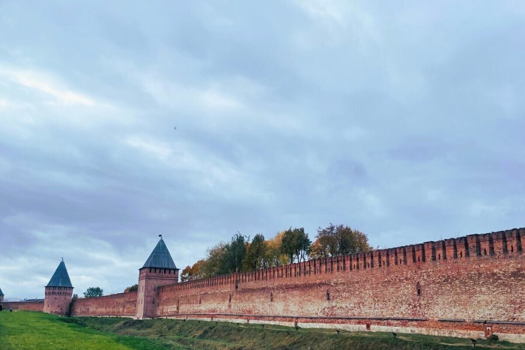 Previsioni Meteo per Smolensk il 17 Ottobre: Tempo Sereno e Temperature Miti in Vista