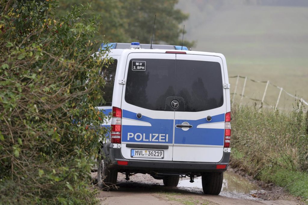 Nach Tod von Fabian (†8) aus Güstrow: Jetzt durchsucht die Polizei einen Bauernhof!
