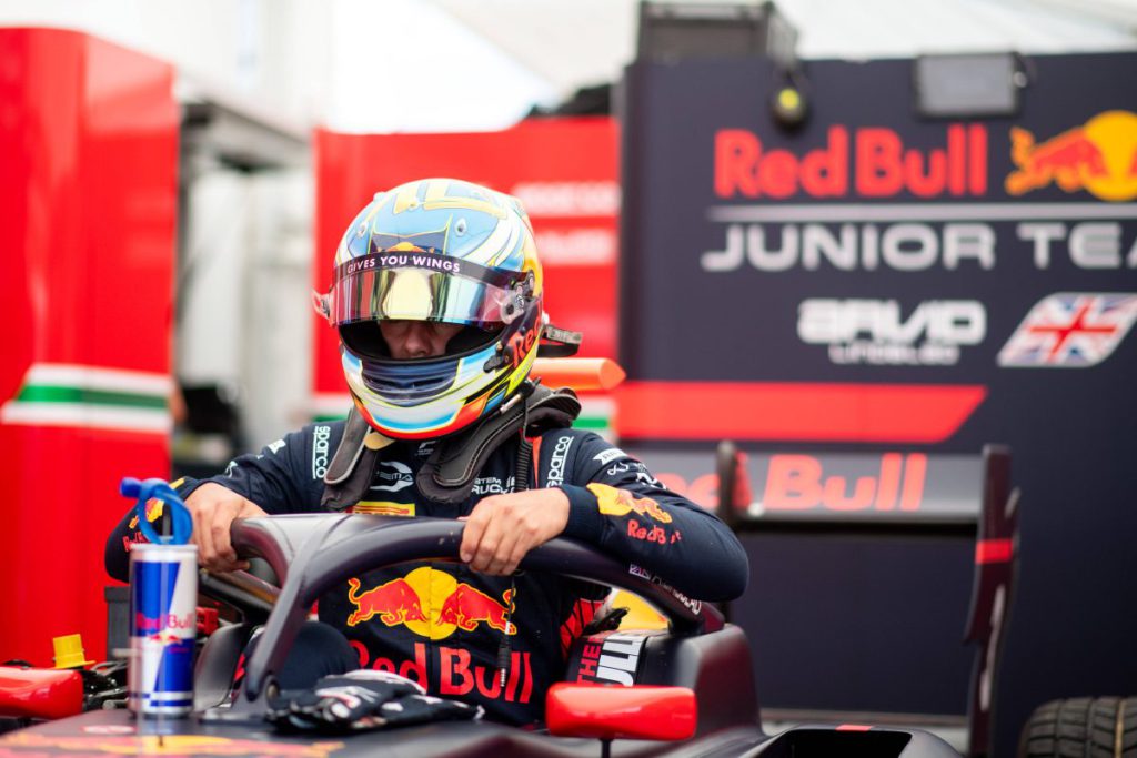 Red Bull macht es offiziell: ER steigt in der Formel 1 ins Cockpit