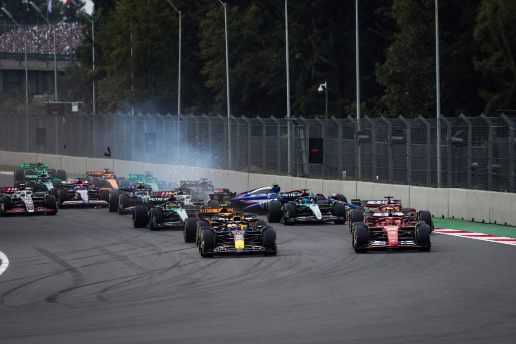 Gran Premio del Messico di Formula 1: cambi di piloti e sfide emozionanti in vista 

Gran Premio del Messico di Formula 1: cambi di piloti e sfide emozionanti in vista
Il Gran Premio del Messico di Formula 1 si preannuncia come un evento molto emozionante. Sono stati annunciati diversi cambi di piloti, come comunicato dalle squadre.

Approfondimento
Il Gran Premio del Messico è uno degli eventi più attesi della stagione di Formula 1. La competizione si svolge sul circuito di Città del Messico, noto per le sue caratteristiche tecniche e per la grande passione dei tifosi.

Possibili Conseguenze
I cambi di piloti potrebbero avere un impatto significativo sulla classifica del campionato. Le squadre dovranno adattarsi rapidamente ai nuovi piloti e trovare il giusto equilibrio per ottenere i migliori risultati.

Opinione
La decisione di effettuare cambi di piloti potrebbe essere vista come un tentativo di rilanciare le ambizioni delle squadre. Tuttavia, è anche possibile che questi cambi possano creare instabilità e difficoltà di adattamento.

Analisi Critica dei Fatti
È importante analizzare i motivi che hanno portato a questi cambi di piloti. Le squadre potrebbero aver preso questa decisione per migliorare le loro prestazioni o per rispondere a esigenze specifiche.

Relazioni con altri fatti
I cambi di piloti nel Gran Premio del Messico potrebbero avere un impatto anche su altri eventi della stagione di Formula 1. Le squadre dovranno essere in grado di adattarsi rapidamente e di trovare il giusto equilibrio per ottenere i migliori risultati.

Contesto storico
Il Gran Premio del Messico ha una lunga storia nella Formula 1. Il circuito di Città del Messico ha ospitato numerose edizioni del Gran Premio e ha visto la partecipazione di molti piloti e squadre di alto livello.

Fonti
La fonte di questo articolo è Formula 1. Per ulteriori informazioni, si può visitare il sito ufficiale della Formula 1.