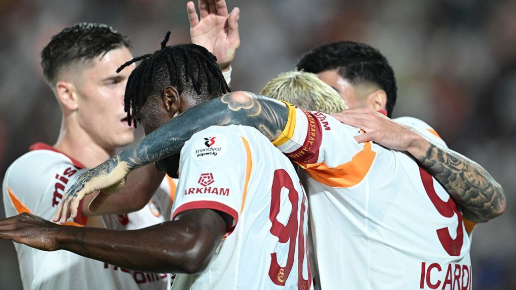 Canlı: Galatasaray, Başakşehir deplasmanında