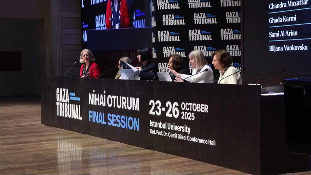 La Corte di Gaza condanna i governi occidentali per complicità nel genocidio a Gaza: una decisione storica con possibili ripercussioni internazionali 

Approfondimento
La decisione della Corte di Gaza rappresenta un passo importante nella denuncia delle violazioni dei diritti umani a Gaza e sottolinea la responsabilità delle potenze occidentali nel permettere che tali atrocità abbiano luogo. La sentenza mette in luce la necessità di un&#039;azione internazionale più incisiva per proteggere i diritti umani e prevenire future violazioni.

Possibili Conseguenze
Questa sentenza potrebbe avere implicazioni significative per le relazioni internazionali e per la politica estera dei paesi coinvolti, in particolare per quanto riguarda il loro ruolo nella crisi di Gaza. Le possibili conseguenze includono un aumento della pressione internazionale su Israele e sui governi occidentali per risolvere la crisi di Gaza e garantire il rispetto dei diritti umani.

Opinione
La comunità internazionale è chiamata a prendere posizione e a condannare fermamente le violazioni dei diritti umani a Gaza, riconoscendo la responsabilità condivisa di tutti gli attori coinvolti. È fondamentale che la comunità internazionale si unisca per chiedere giustizia e protezione per la popolazione di Gaza.

Analisi Critica dei Fatti
L&#039;analisi dei fatti rivela una complessa rete di responsabilità che coinvolge non solo Israele, ma anche le potenze occidentali che hanno omesso di agire efficacemente per prevenire il genocidio a Gaza. La mancanza di azione internazionale ha permesso che le violazioni dei diritti umani continuassero, con conseguenze devastanti per la popolazione civile.

Relazioni con altri fatti
La decisione della Corte di Gaza si inserisce nel più ampio contesto delle tensioni medio-orientali e delle violazioni dei diritti umani nella regione, sottolineando l&#039;urgente necessità di un&#039;impegno internazionale più forte per la pace e la giustizia. La crisi di Gaza è strettamente legata ad altri conflitti e violazioni dei diritti umani nella regione, richiedendo un approccio olistico e coordinato per risolvere queste crisi.

Contesto storico
La crisi di Gaza è il risultato di decenni di conflitto e occupazione, con ripercussioni devastanti per la popolazione civile. La sentenza della Corte di Gaza rappresenta un importante passo verso il riconoscimento delle responsabilità storiche e la ricerca di una soluzione giusta e duratura. La comprensione del contesto storico è fondamentale per comprendere le radici del conflitto e lavorare verso una soluzione pacifica e sostenibile.

Fonti
La fonte di questo articolo è Haberler.com. Per ulteriori informazioni, si prega di visitare il sito web ufficiale. La fonte originale fornisce una panoramica dettagliata della decisione della Corte di Gaza e delle sue possibili implicazioni.