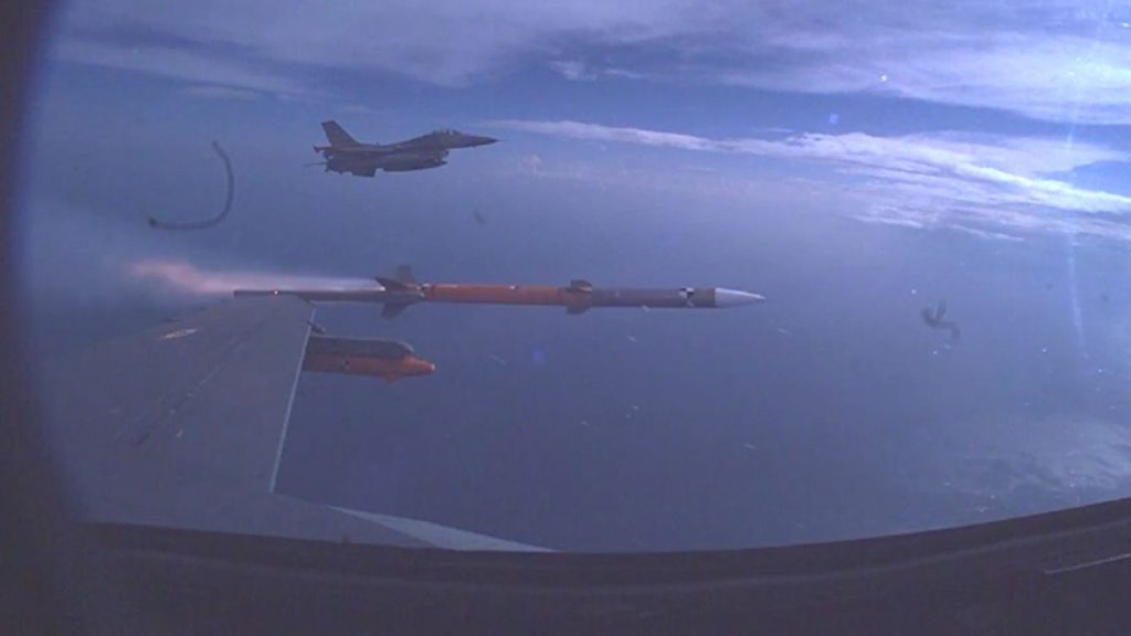 La Turchia Celebra un Importante Successo nella Tecnologia Militare con i Test dei Missili BOZDOĞAN e GÖKDOĞAN