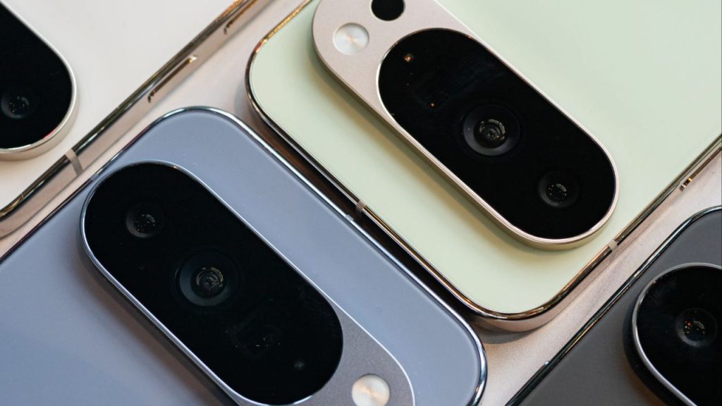 Google&#039;dan gizli test! Henüz çıkmamış telefon 15 kişiye emanet