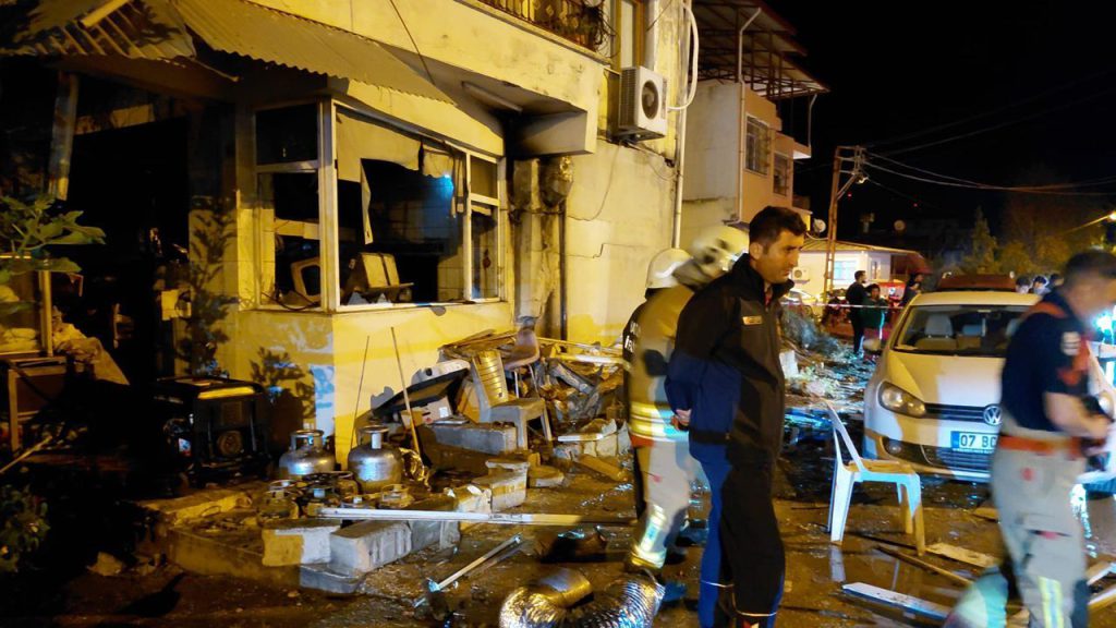 Hatay&#039;da fırında patlama meydana geldi, ortalık savaş alanına döndü