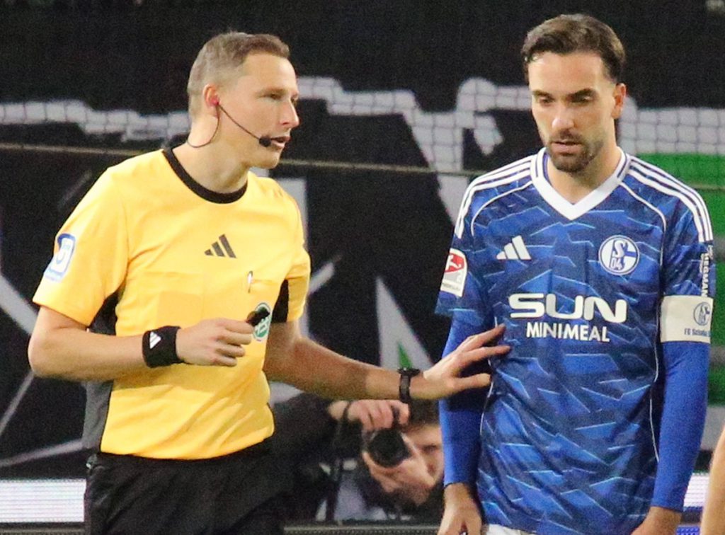 La Schalke 04 Interrompe la Serie Negativa: Una Svolta per il Futuro della Squadra? 

Fonte: DerWesten – [data di pubblicazione] — rielaborazione a cura di Italfaber.
Metodo di rielaborazione basato su: principi di semplicità del buon senso comune, chiarezza, imparzialità, sobrietà e responsabilità giornalistica, come indicato nelle linee guida editoriali di Italfaber.